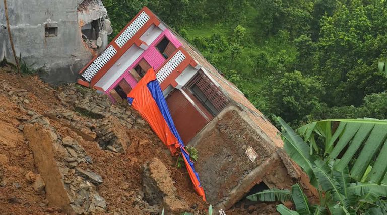 गोरखामा पहिरोले घर बगायो, एक जना घाइते