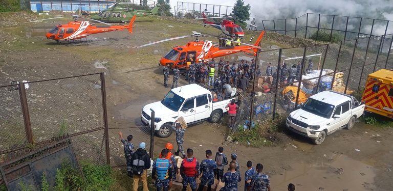 बाढी पीडित भन्छन्- राहत पाएनौं, सरकारको दाबी-ट्रक र हेलिमा गइसक्यो