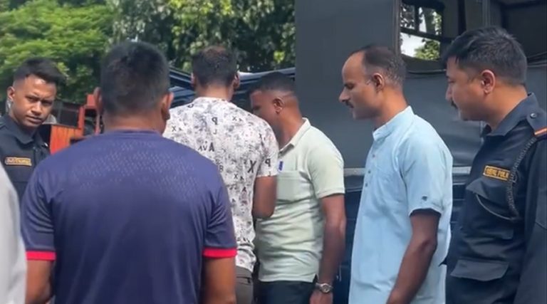 नेपाली नागरिक पक्राउ गर्न कञ्चनपुर पुगेका दुई भारतीय प्रहरी नियन्त्रणमा