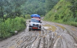 ११ वर्षदेखि अधुरो सडक, वर्षासँगै दोहोरिन्छ यात्रुको सास्ती (तस्वीरहरू)