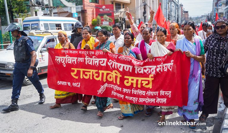 लघुवित्त तथा वित्तीय शोषणविरुद्ध ‘राजधानी मार्च’ (तस्वीरहरू)