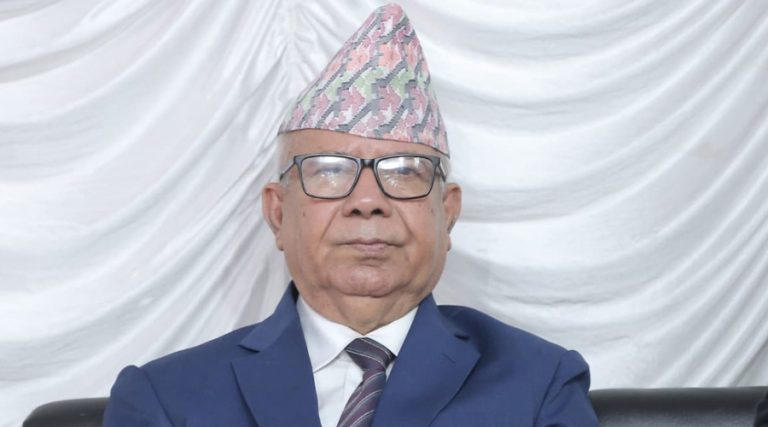 नेपाल कसैको अधिनमा र विरोधमा जान चाहँदैन : माधव नेपाल