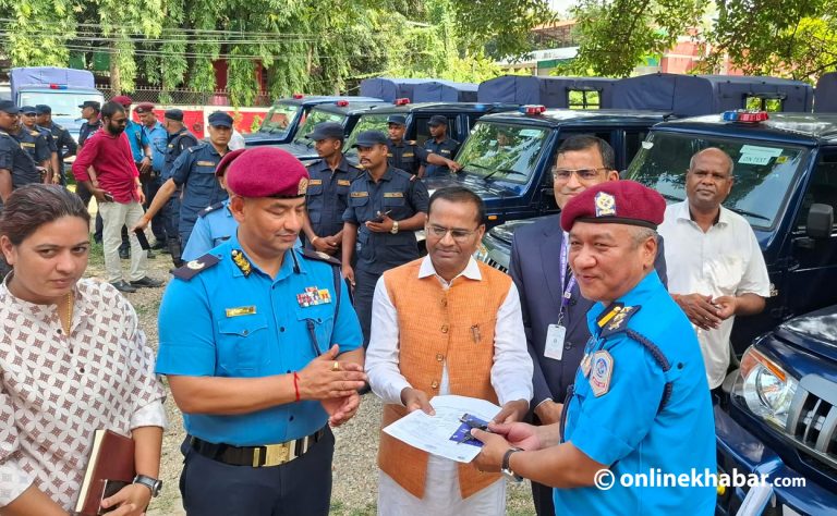 मधेश प्रदेश सरकारले नेपाल प्रहरीलाई दियो १२ वटा गाडी