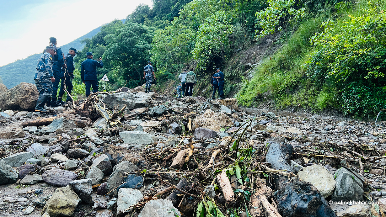 रुकुमपूर्वमा मध्यपहाडी लोकमार्ग अवरुद्ध, यात्रु अलपत्र