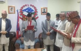 सुदूरपश्चिम सरकारका नवनियुक्त मन्त्रीहरूले लिए शपथ