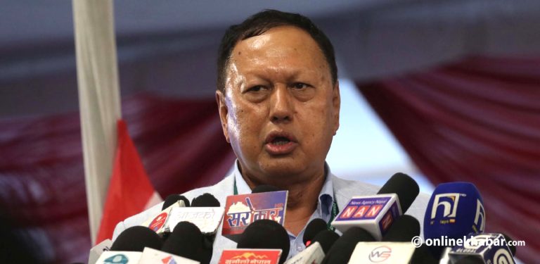 गगनलाई मोहनको चुनौती– अबको चुनावमा ५५ वर्ष पुग्नुहुन्छ, बोलेको पूरा गर्न राजनीति छाड्नुस्