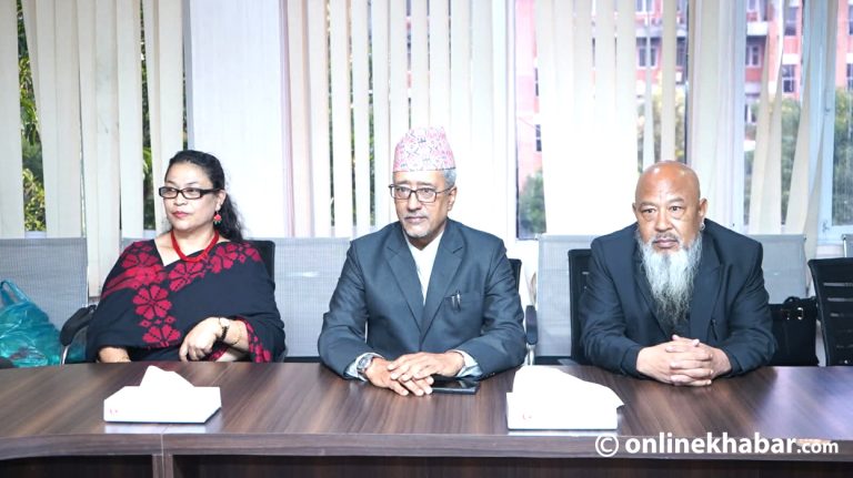 प्रज्ञाका तीन कुलपतिको शपथ (तस्वीरहरू)