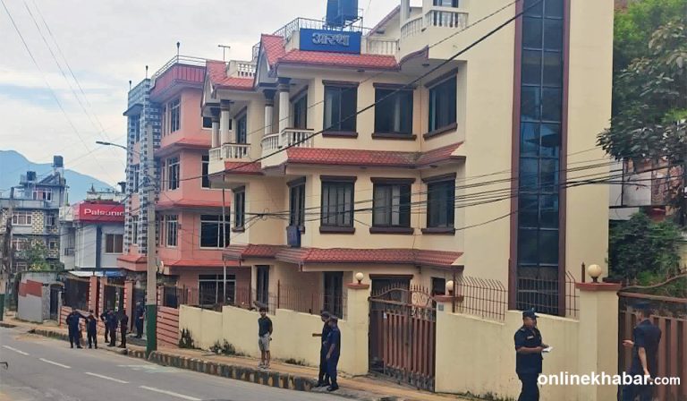 जनआस्था कार्यालयमा प्रहरीको खानतलासी