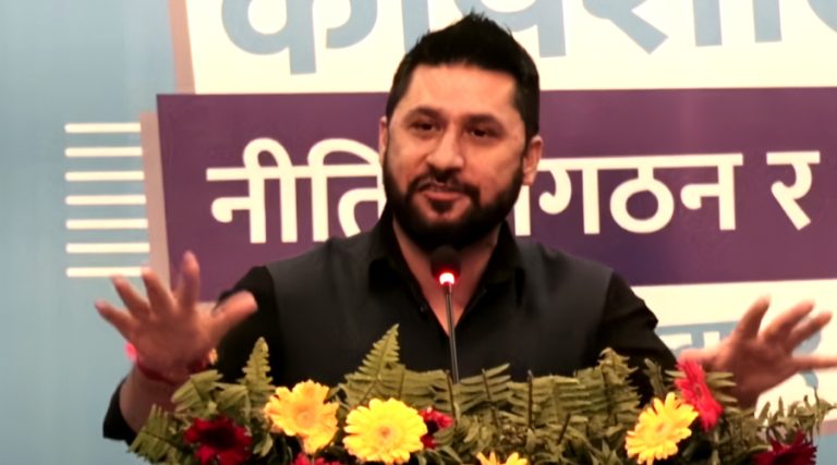 किस्तीमा आएको प्रधानमन्त्री पदलाई हाँसीहाँसी नमस्कार गरेको हुँ : रवि लामिछाने
