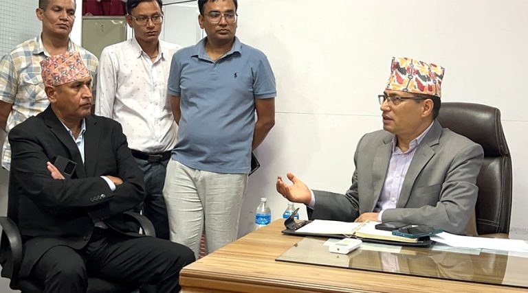 राज्यले काम गरिरहेकामा समर्थन गर्छौं, प्रभावित क्षेत्रमा छिटो पुग्नुपर्‍यो : रामहरि खतिवडा