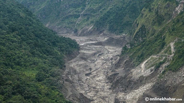 रसुवा बाढीमा मधेशका ३० जना सम्पर्कविहीन