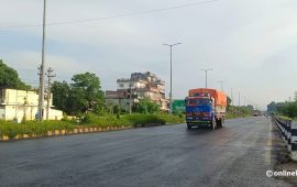 सिमराको जनजीवन सामान्य बन्दै, वीरगञ्ज-पथलैया सडकमा गुड्न थाले गाडी