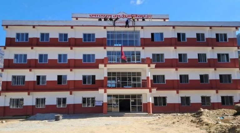 डोटीको सायल गाउँपालिकाद्वारा दैवी प्रकोप उद्धार कोषमा आर्थिक सहयोग