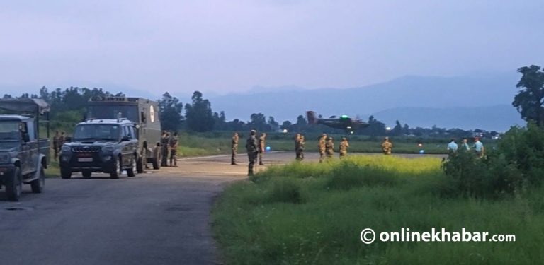 मन्त्री लम्साललाई सेनाको स्काईट्रकमा  धनगढीबाट काठमाडौं लगियो