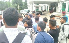 जलस्रोत तथा सिँचाइ विभागका दरबन्दी कटौतीमा परेका सब-इन्जिनियर आन्दोलित
