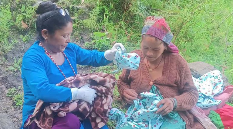 बाजुराको स्वामिकार्तिकमा बाटोमै सुरक्षित प्रसूति