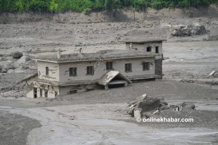 प्रभावित क्षेत्रमा संक्रामक रोग फैलिँदै, ८१ जनामा देखियो झाडापखाला