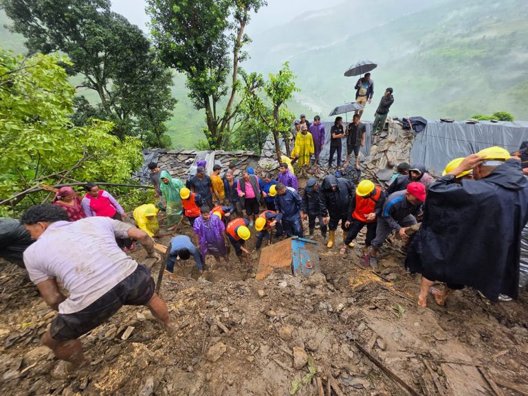 पूरै गाउँ बाढीपहिरोको उच्च जोखिममा