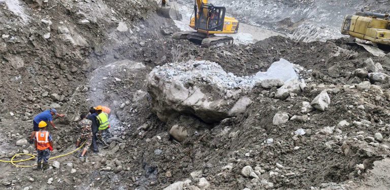 छैटौँ दिन पनि उद्धार हुन सकेन त्रिशुली–‘थ्री ए’का कर्मचारी