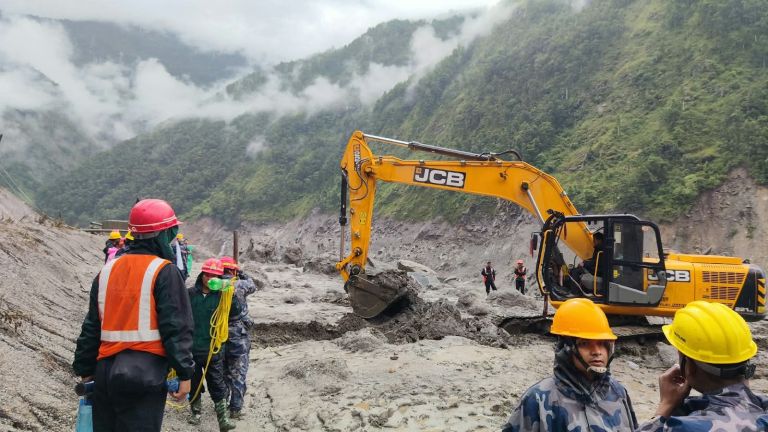 त्रिशूली ३ ए जलविद्युत् आयोजनामा फसेकाको उद्धार गर्न उत्खनन जारी