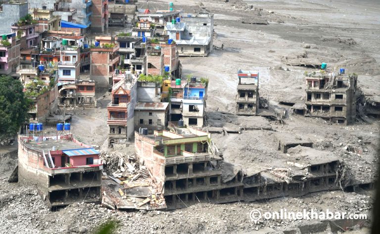एकाएक खण्डहर बन्यो त्रिशूली बजार (तस्वीरहरू)