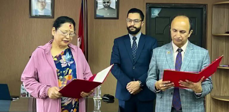 अनुदान आयोगकी सदस्यसचिव श्रेष्ठले लिइन् शपथ