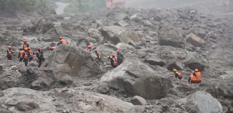 भोटेकोशी बाढीपछि भूमिगत पावर हाउसमा फसेकाको उद्धार जारी