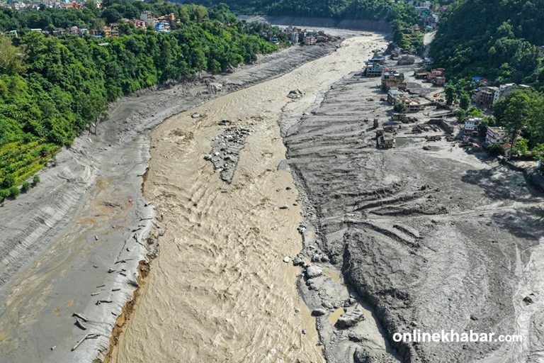 भोटेकोशी बाढी पीडितका लागि इलामका दुई पालिकाद्वारा ३५ लाख सहयोग   