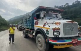 बञ्चरेडाँडाका स्थानीय आन्दोलित : फोहोरका गाडी एक घण्टा रोकिए, माग पूरा गर्न अल्टिमेटम
