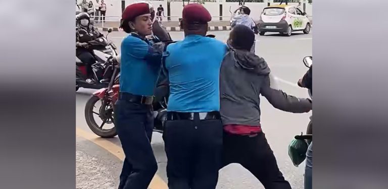 बानेश्वरमा चोकमा महिला प्रहरीमाथि कुटपिट