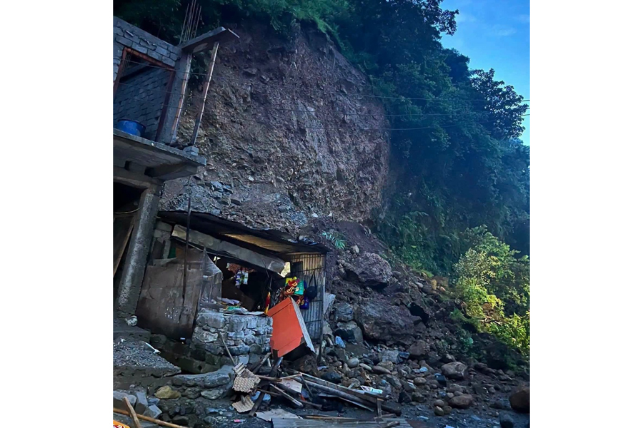 दार्चुलामा पहिरो, ३ जना घाइते
