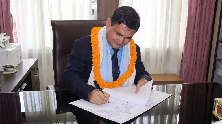 नवनियुक्त डेपुटी गभर्नर रावलले सम्हाले जिम्मेवारी