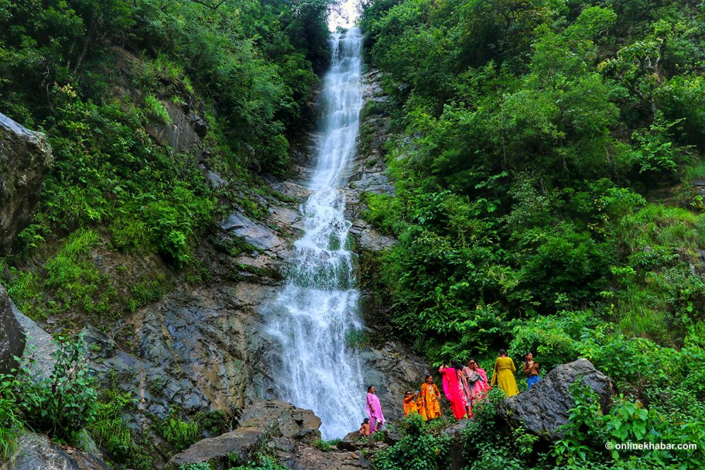 पर्यटकका लागि प्राकृतिक गनतव्य बन्दै सल्यानको ‘धागेछरा झरना’