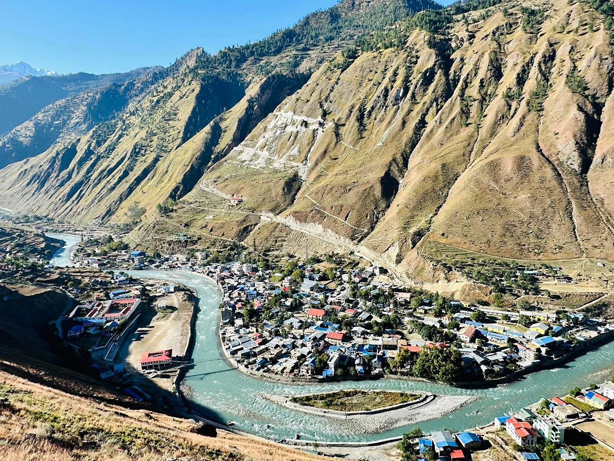एक सातादेखि भेरी करिडोर अवरुद्ध : डोल्पामा छैन ग्याँस र पेट्रोलियम पदार्थ