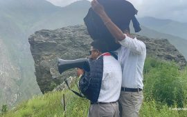 डोल्पाका किसानलाई कृषि कार्यक्रमबारे सूचना दिन घरदैलोमै कर्मचारी
