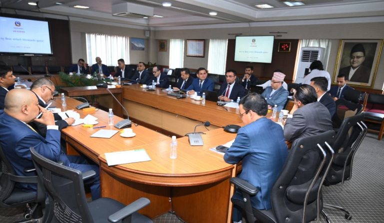 डेपुटी गभर्नर छान्न अर्थमन्त्रीले कार्यकारी निर्देशकहरूको सामूहिक अन्तर्वार्ता गरेका हुन् ?