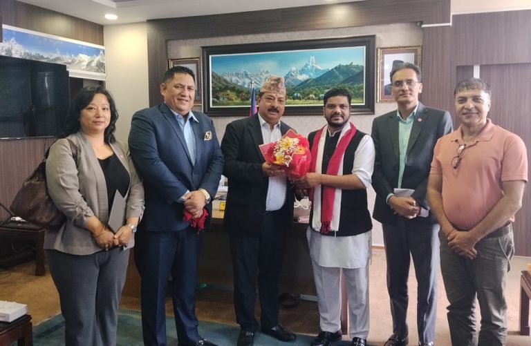 उद्योग वाणिज्य महासंघले भेट्यो श्रम मन्त्री, श्रम कानुन संशोधनमा जोड