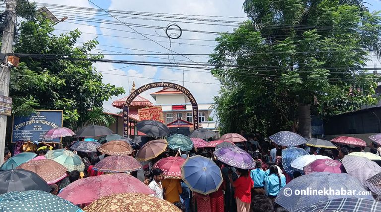 गरिमा हत्या विरोधमा इलाका प्रहरी कार्यालय सिमरा घेराउ