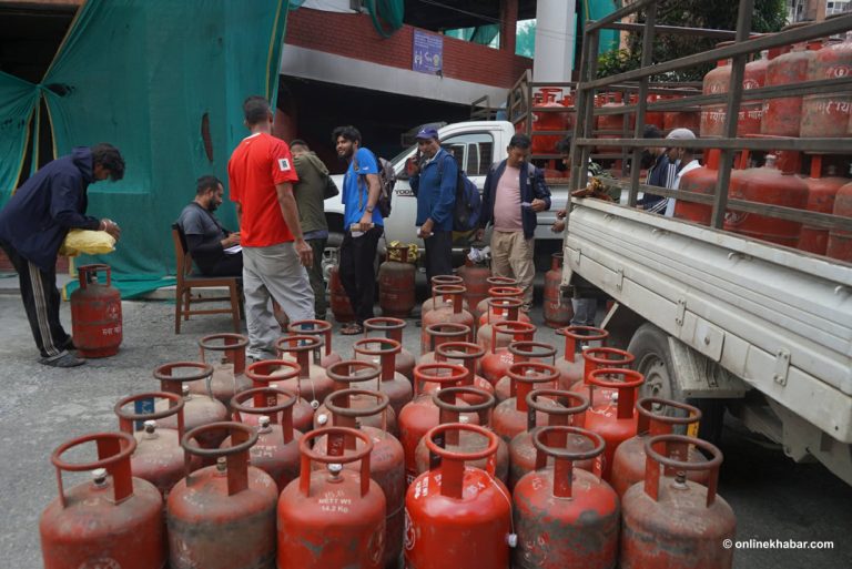 वैकल्पिक मार्गबाट साढे २४ हजार सिलिन्डर ग्यास काठमाडौं ल्याइँदै