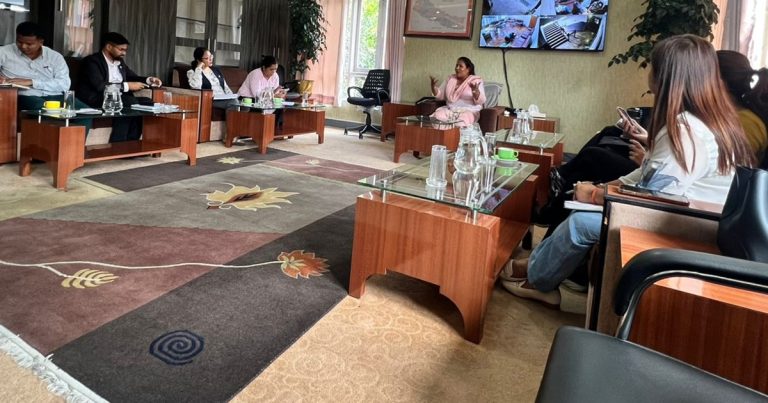 बाढी प्रभावितलाई खाद्यान्न र खानेपानी पुर्‍याउन सांसदहरूसँग कृषिमन्त्रीको छलफल
