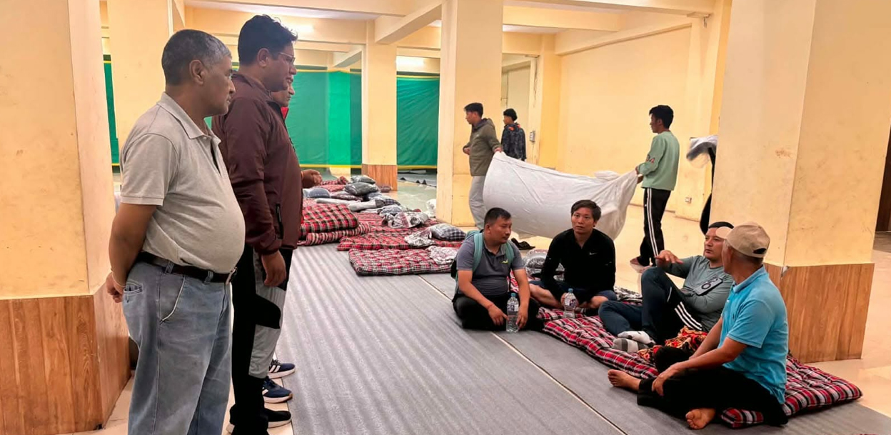 रसुवाबाट उद्धार गरिएका बाढी पीडितलाई नागार्जुनको गुम्बामा अस्थायी सेल्टर