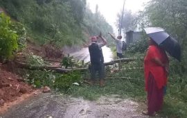 जाजरकोटमा ठाउँ-ठाउँमा पहिरो, सडक अवरुद्ध