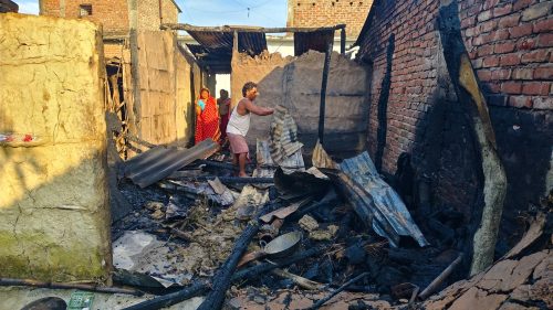 सिरहाको कल्याणपुरमा आगलागी हुँदा करिब ५ लाखको क्षति