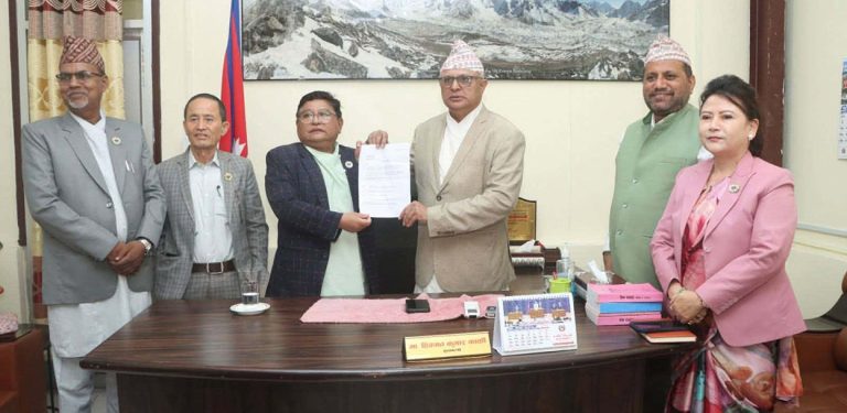 काेशीमा कांग्रेसका मन्त्रीले बुझाए राजीनामा