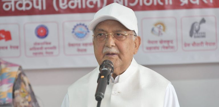 सरकारलाई ‘बारुला’को संज्ञा दिँदै ओलीले भने– डराएर सधैं देश जिम्मामा छाड्दैनौं