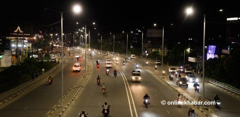 सडकबत्ती जडानपछि झिलिमिली बनेको ललितपुरको चक्रपथ (फोटोफिचर)