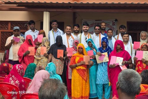 नापजाँच सकिएको १० वर्षपछि धनुषाका ५७ परिवारले पाए लालपुर्जा