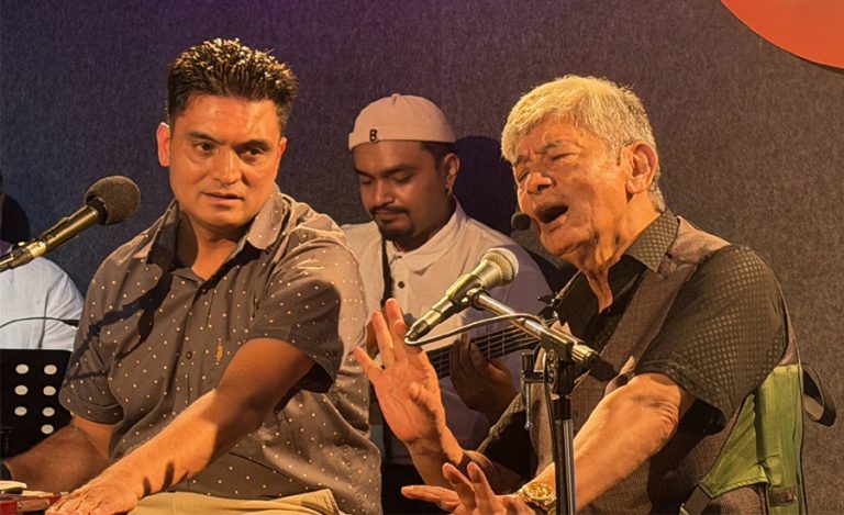हाँसो, प्रेम र करुणा मिश्रित मदनकृष्ण श्रेष्ठ र यमनको ‘पलेँटी’