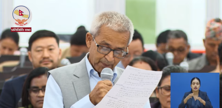 प्रधानमन्त्रीको ड्रेसलाइ लिएर एमालेले फेरि उठायो प्रश्न