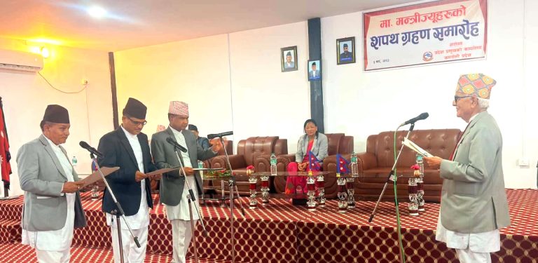 कर्णालीमा तीन सातापछि सरकार विस्तार, एमालेका ३ मन्त्रीले लिए शपथ